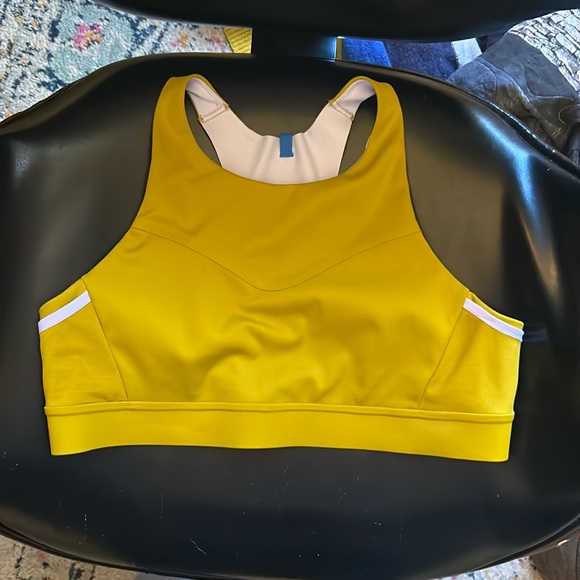 NWOT Brooks Sports Bra 38A/B - Picture 4 of 6